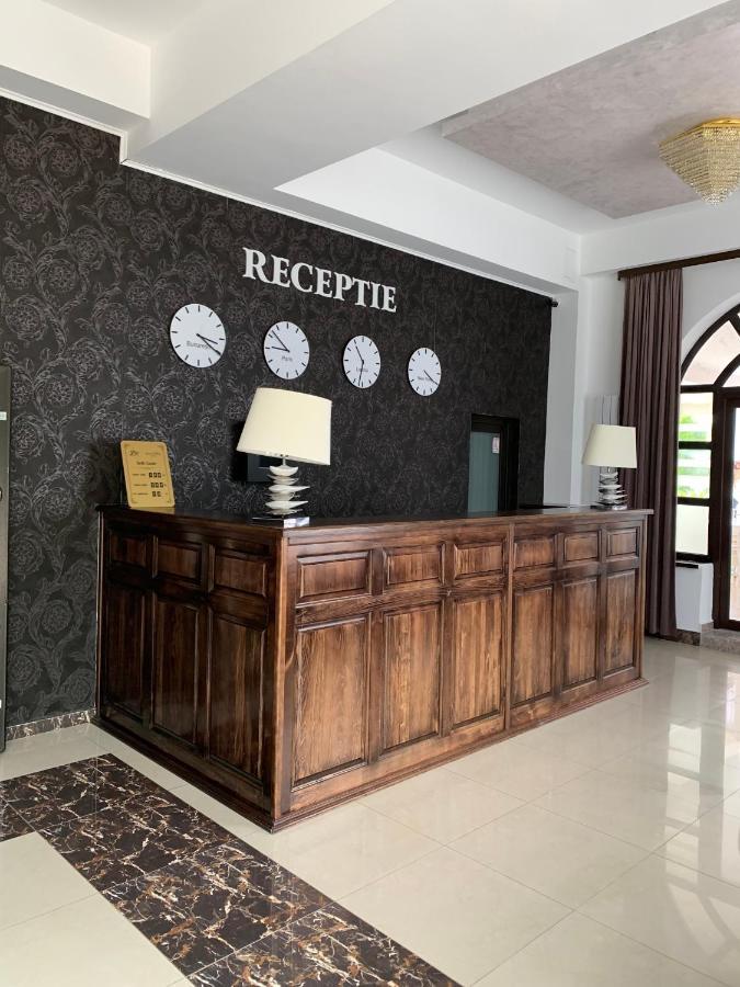 Laura Holiday Hotel Brăila Buitenkant foto