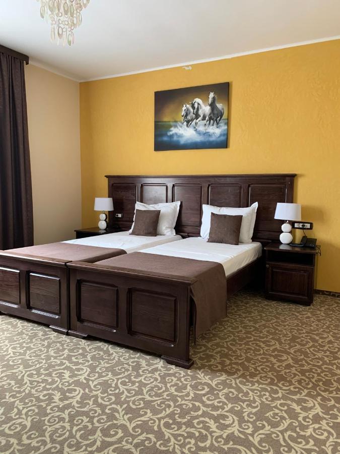 Laura Holiday Hotel Brăila Buitenkant foto