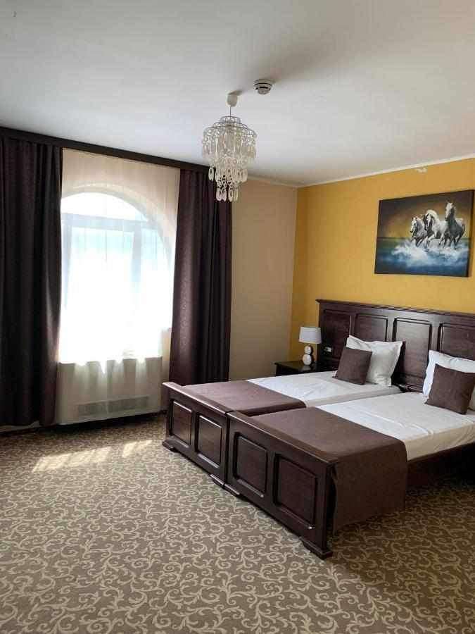 Laura Holiday Hotel Brăila Buitenkant foto