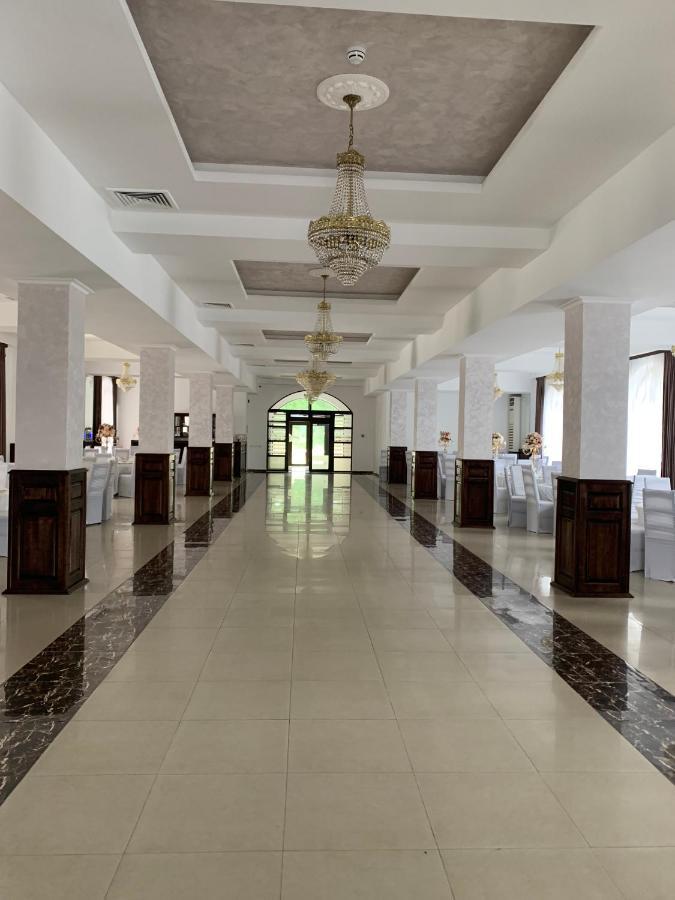Laura Holiday Hotel Brăila Buitenkant foto