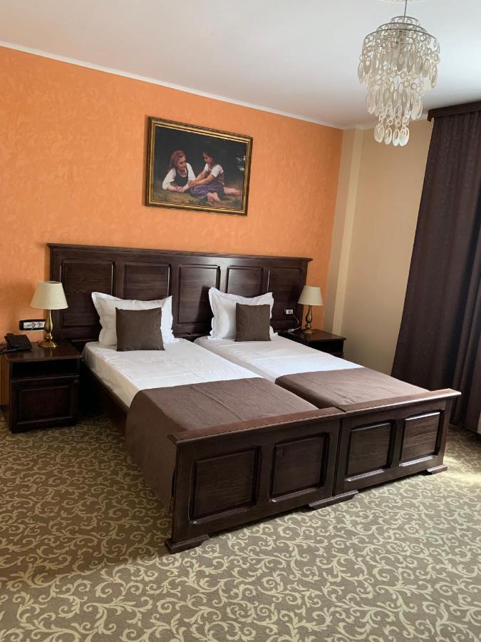 Laura Holiday Hotel Brăila Buitenkant foto
