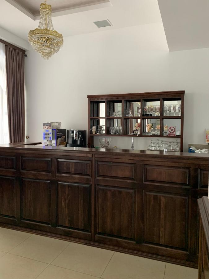 Laura Holiday Hotel Brăila Buitenkant foto