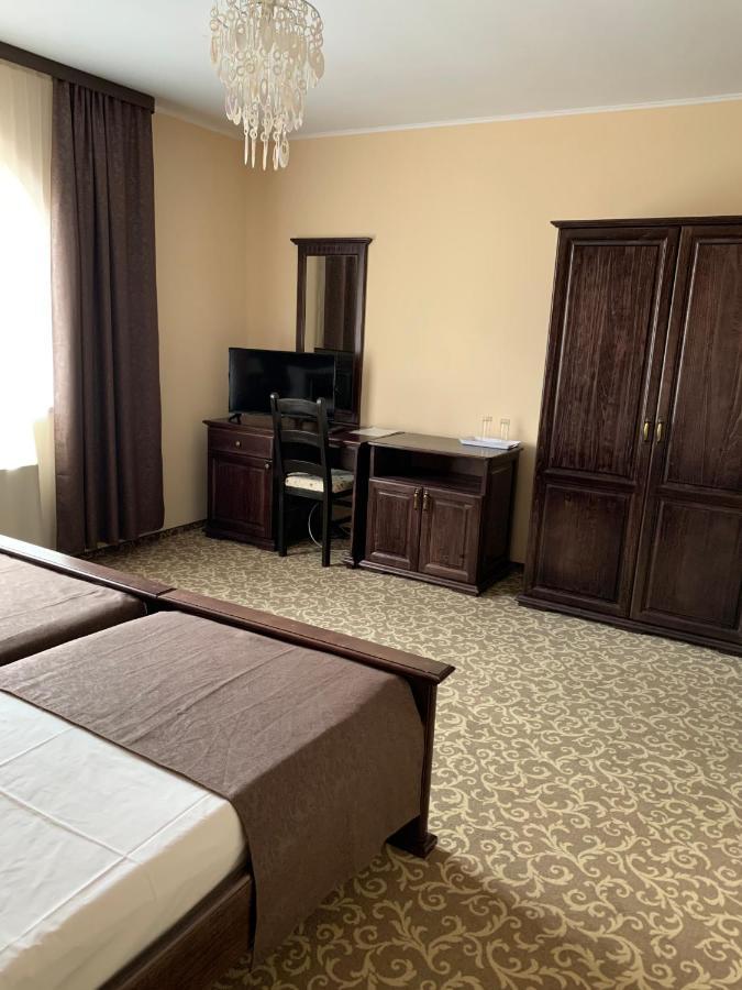 Laura Holiday Hotel Brăila Buitenkant foto