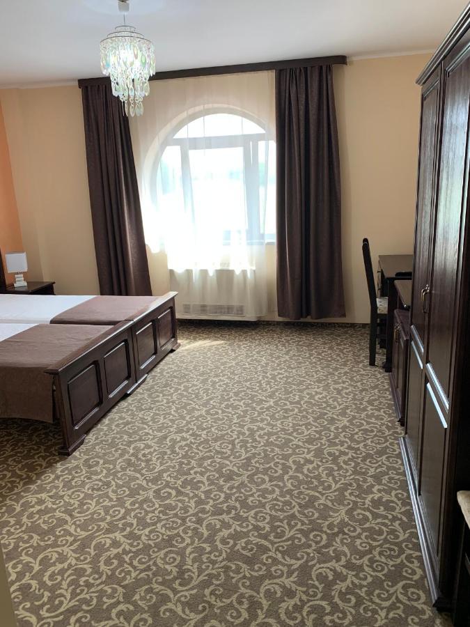 Laura Holiday Hotel Brăila Buitenkant foto