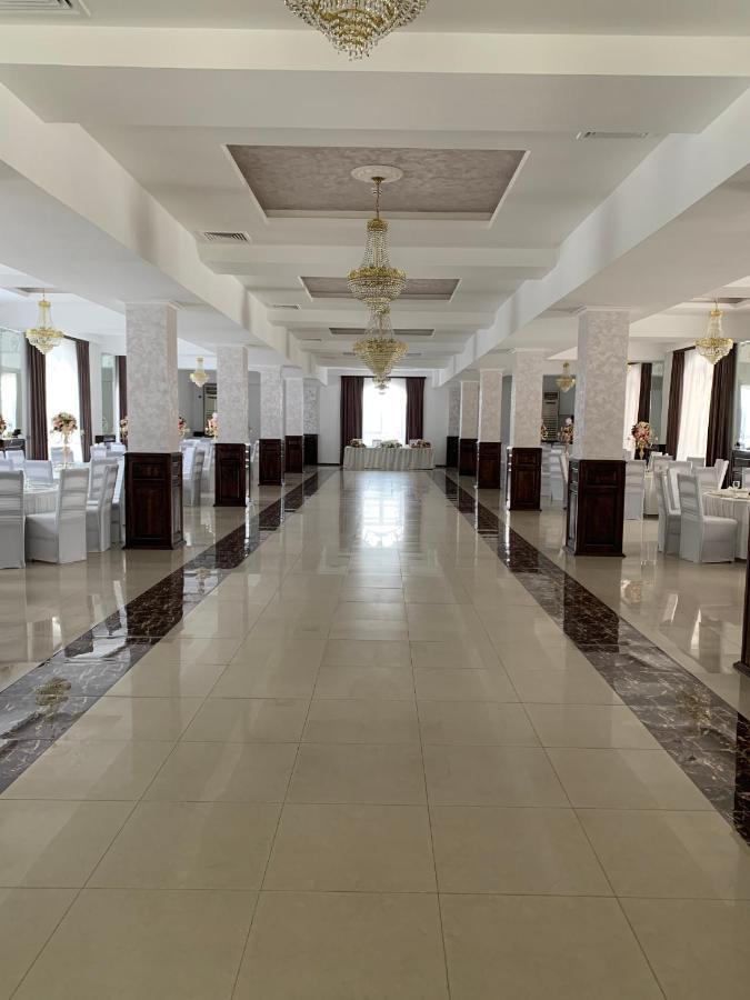 Laura Holiday Hotel Brăila Buitenkant foto