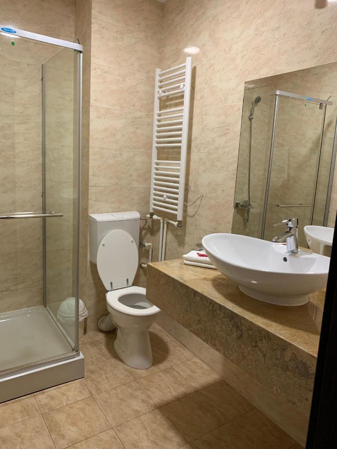Laura Holiday Hotel Brăila Buitenkant foto